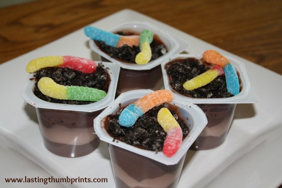 dirt pudding with gummy worms
